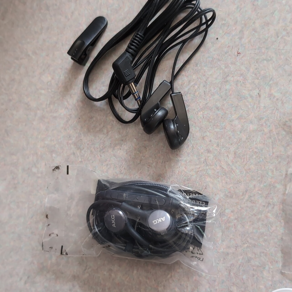 Electronic Items - Picture 15 of 17